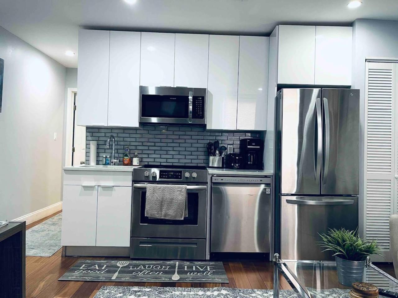 Downtown Hall Close By Kimmel Center 1bd *