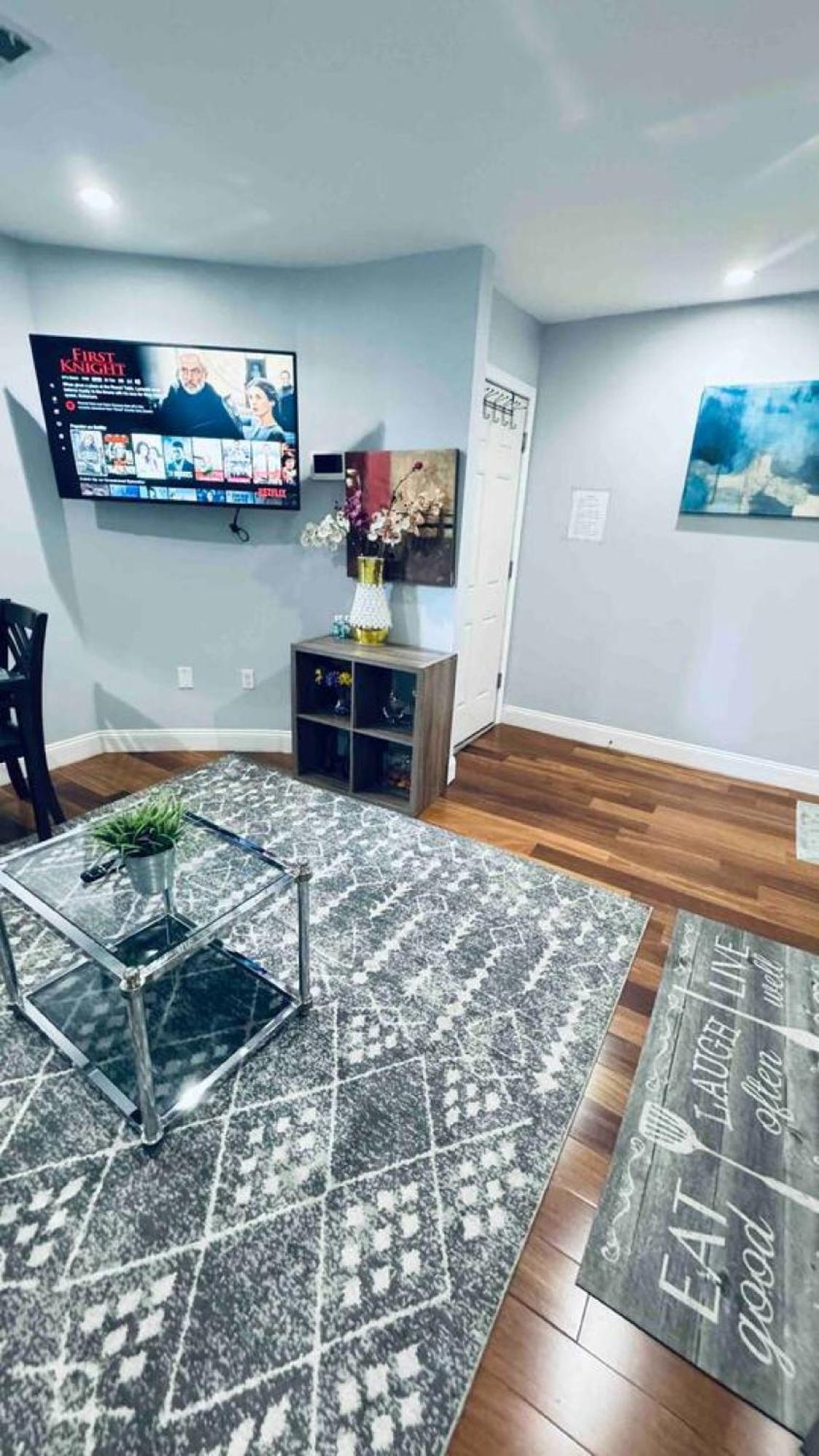 Downtown Hall Close By Kimmel Center 1bd Apartment Philadelphia